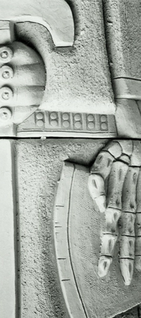 Knight-Skeleton-hand-by-Daniel-Cullen